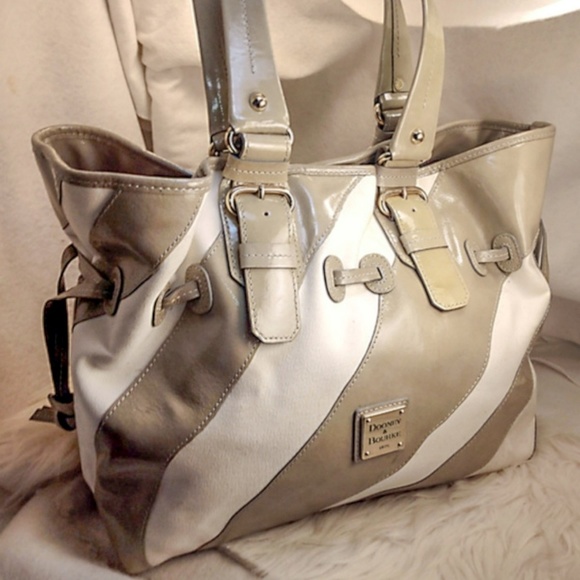 Dooney & Bourke Handbags - Authentic olive Dooney & Bourke purse handbag